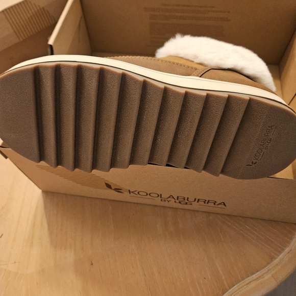 Koolaburra Tan Suede Winter Boots Sz 6 - Picture 3 of 6